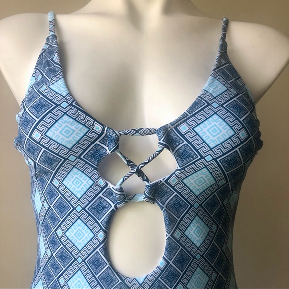 Cupshe Plunge Strappy Lace Up Greek Key One Piece Swimsuit M NEW - Picture 1 of 9